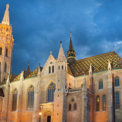 Budapest 3 hour walking tour Tourist Angel Matthias Church